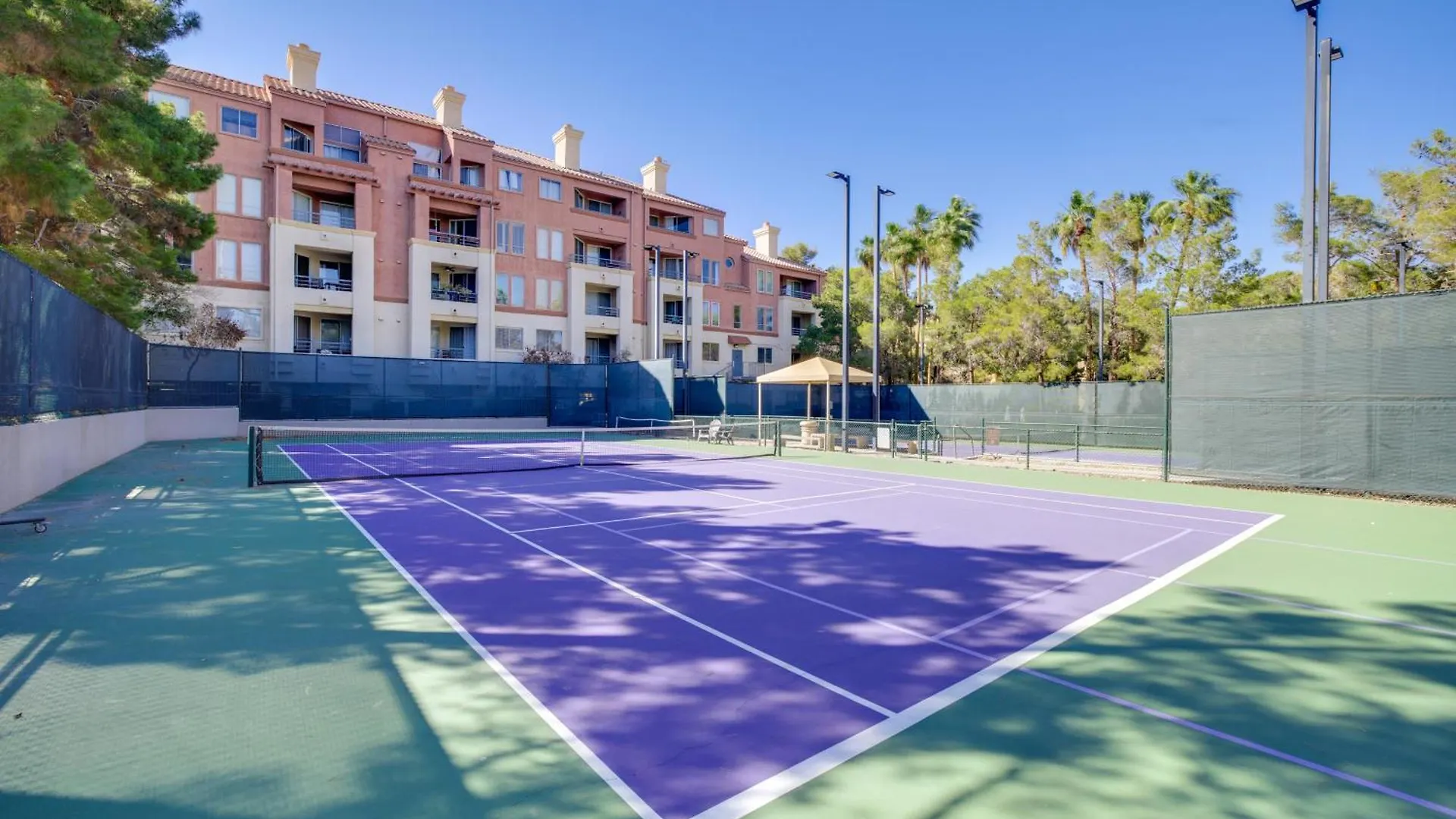 Walk To Las Vegas Strip Modern Condo With Patio! アパート