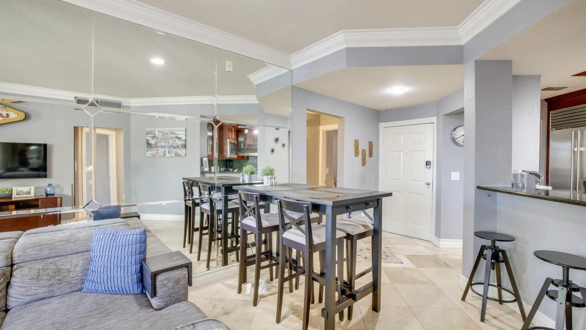 Walk To Las Vegas Strip Modern Condo With Patio!