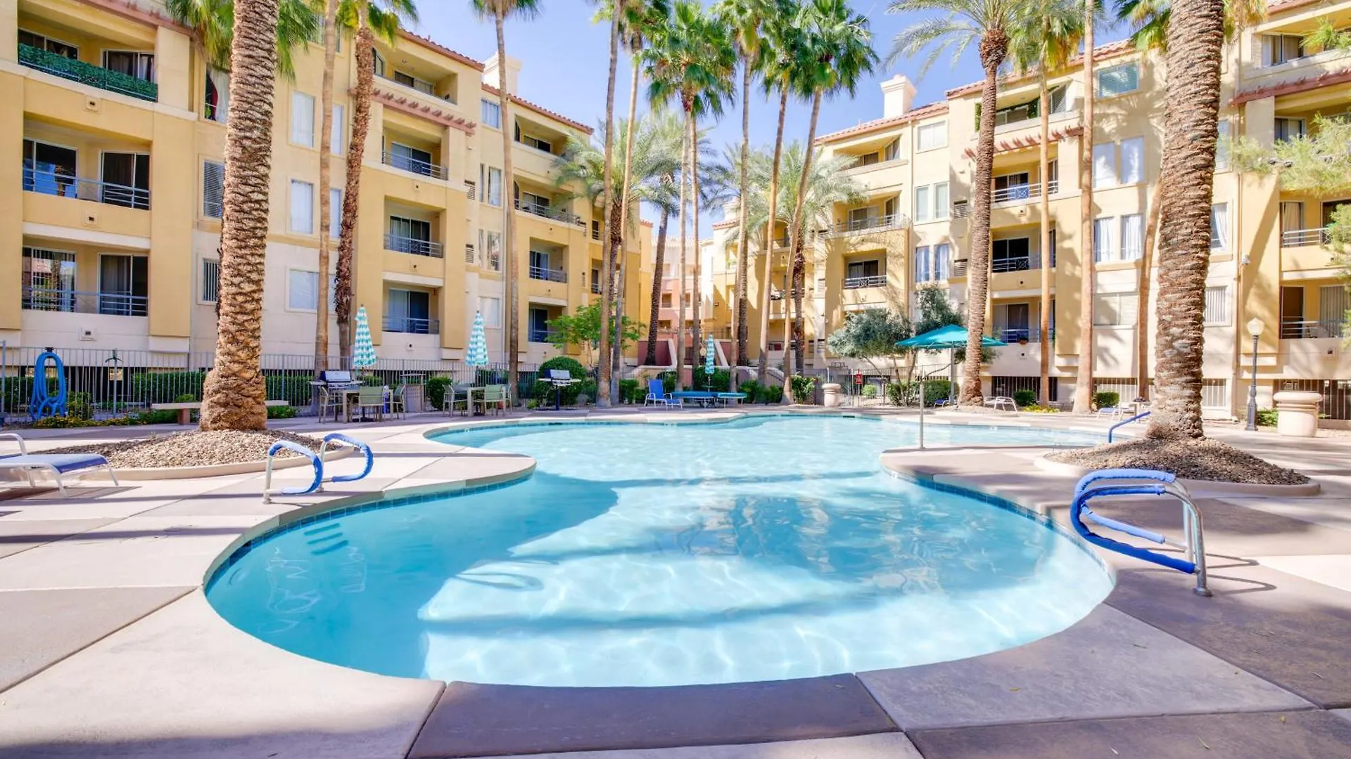 Walk To Las Vegas Strip Modern Condo With Patio!