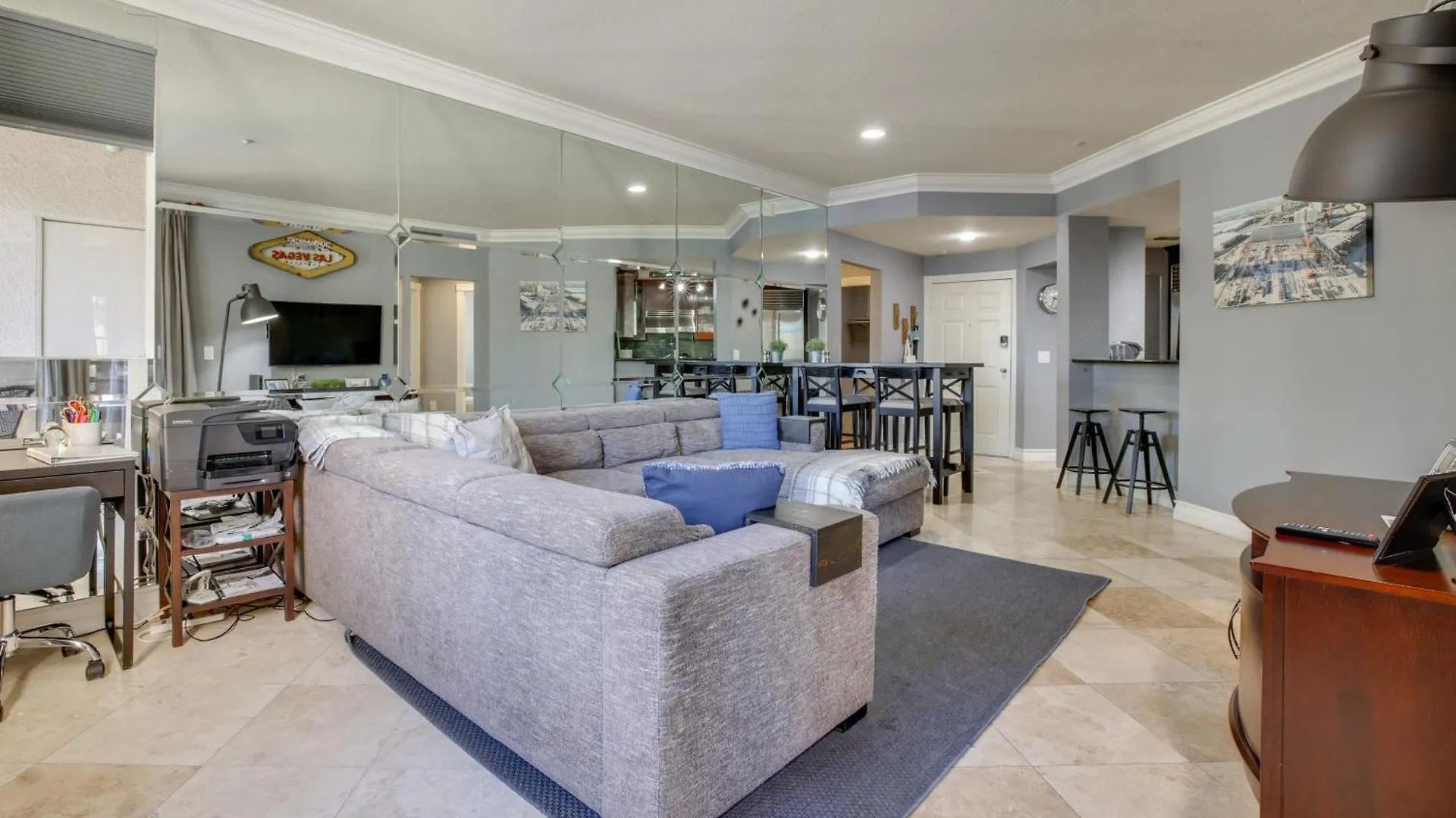 Walk To Las Vegas Strip Modern Condo With Patio!