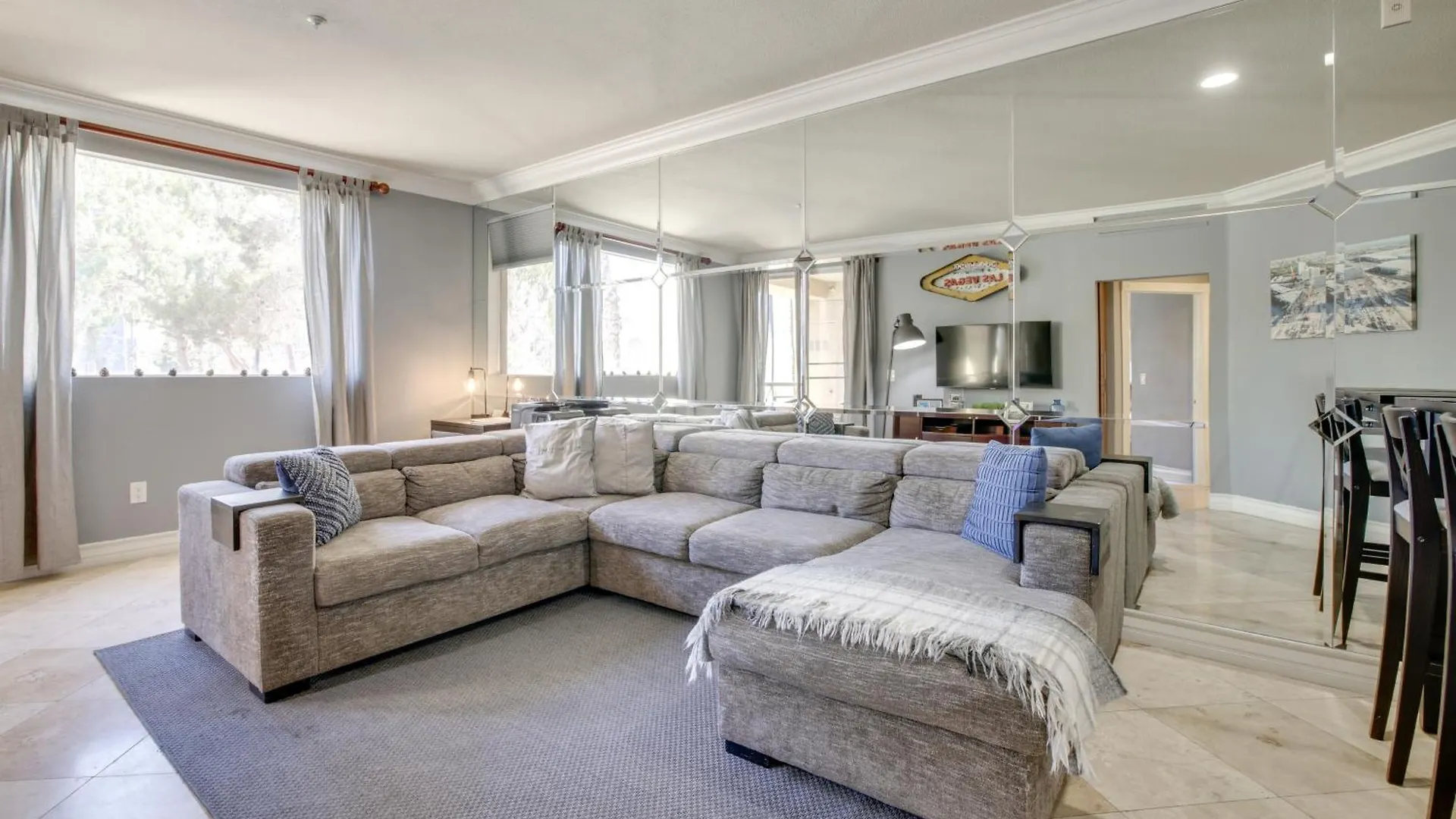 Walk To Las Vegas Strip Modern Condo With Patio!